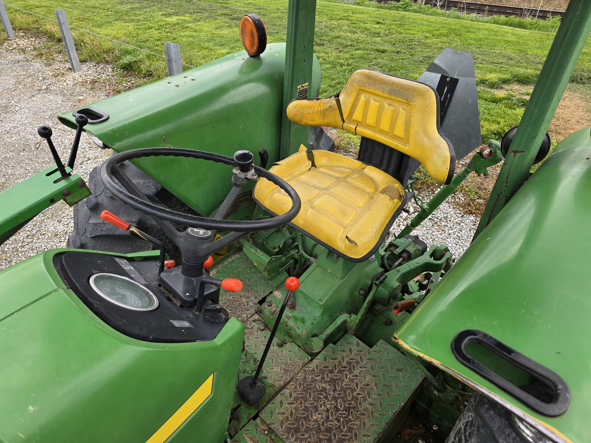 1984 John Deere 2950 Image 16