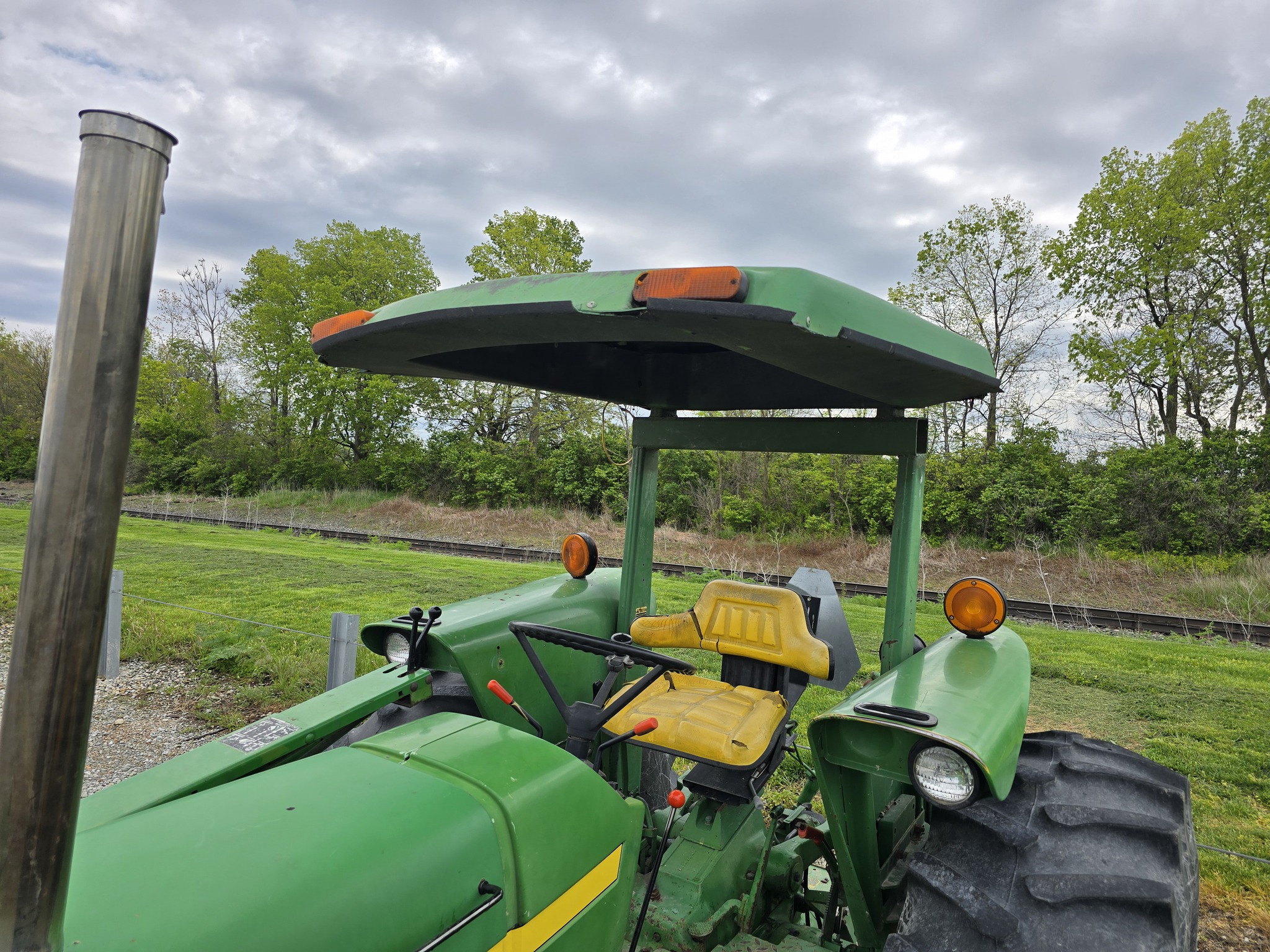 1984 John Deere 2950 Image 18