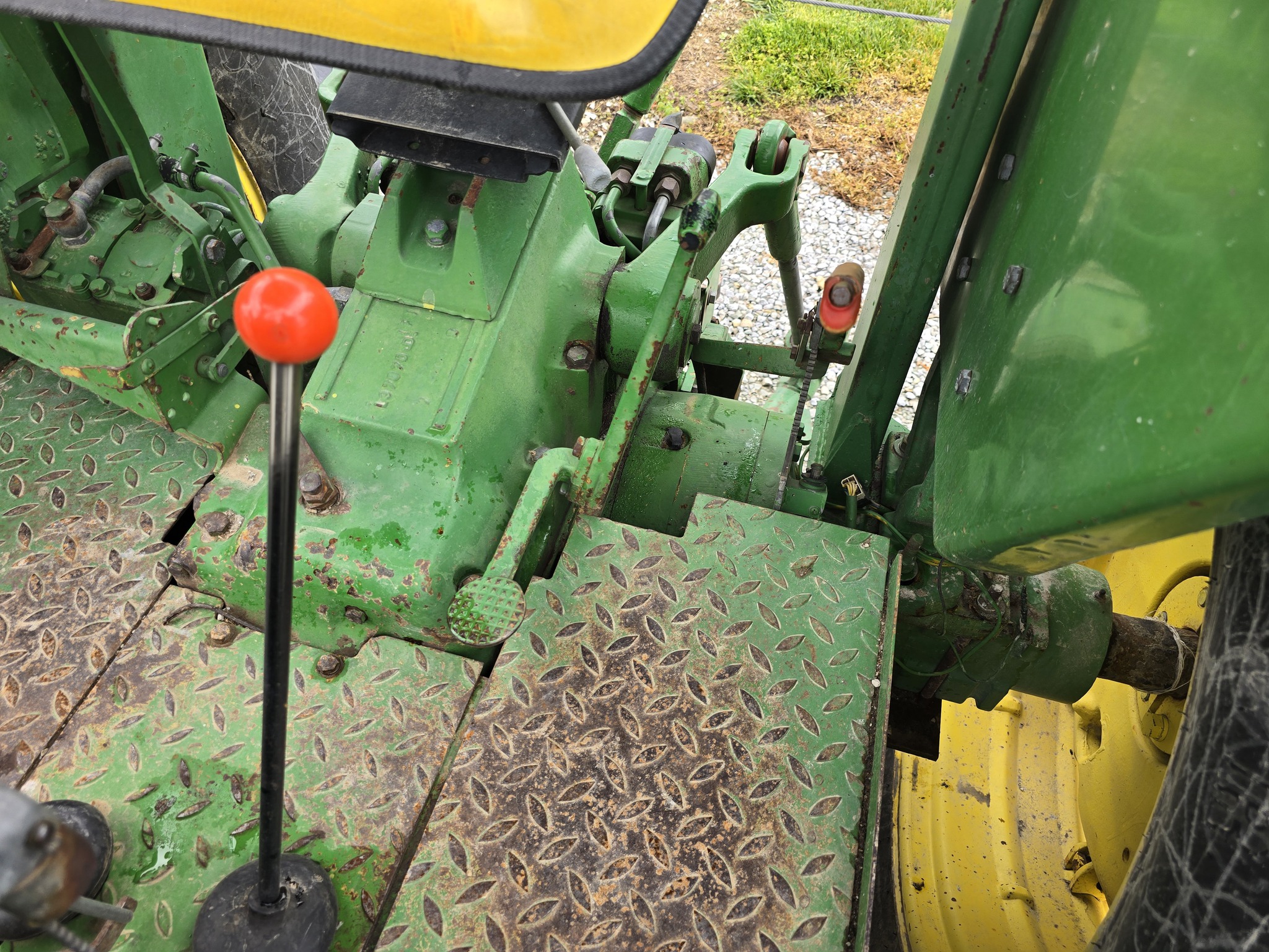 1984 John Deere 2950 Image 19