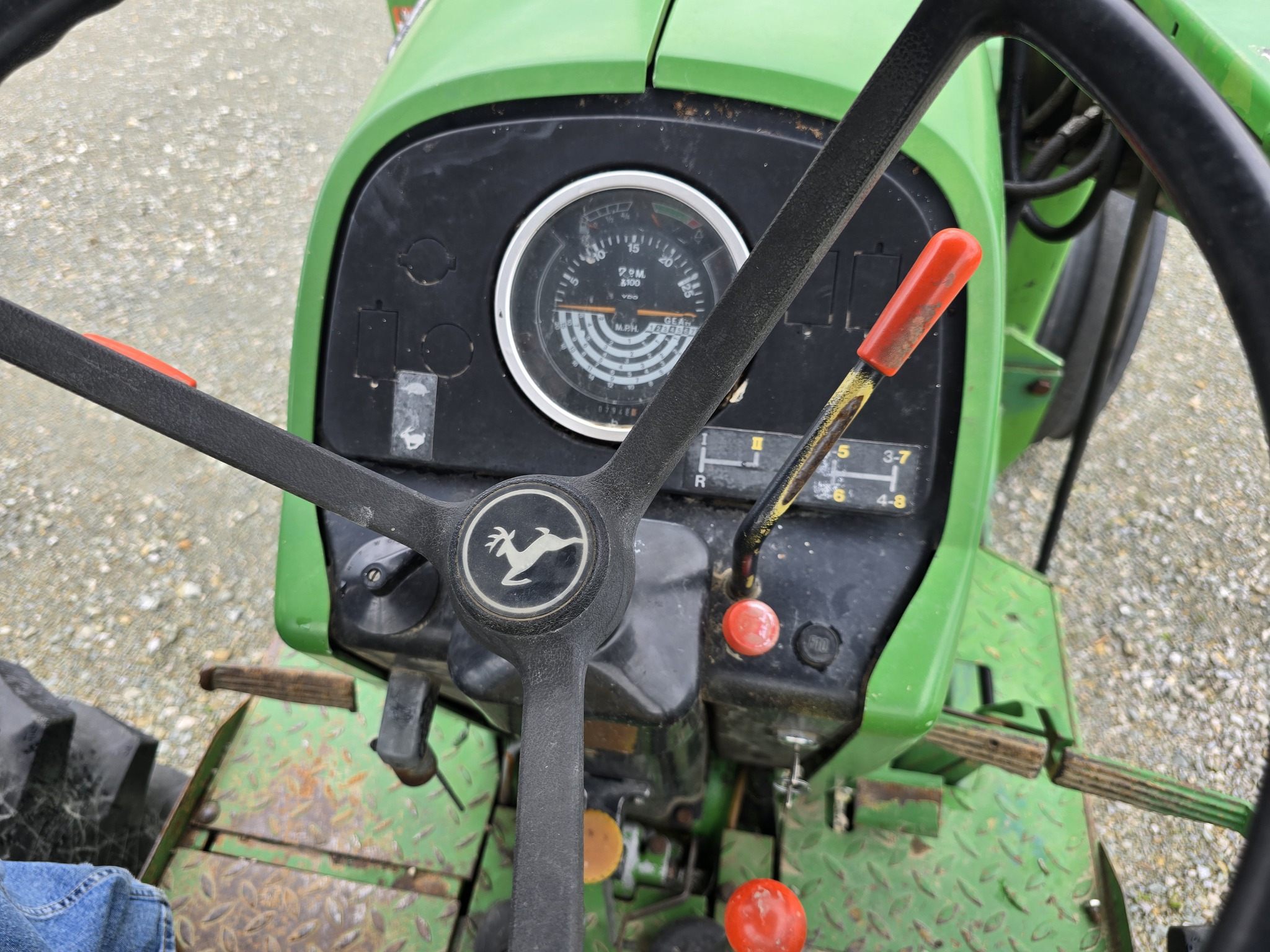 1984 John Deere 2950 Image 22