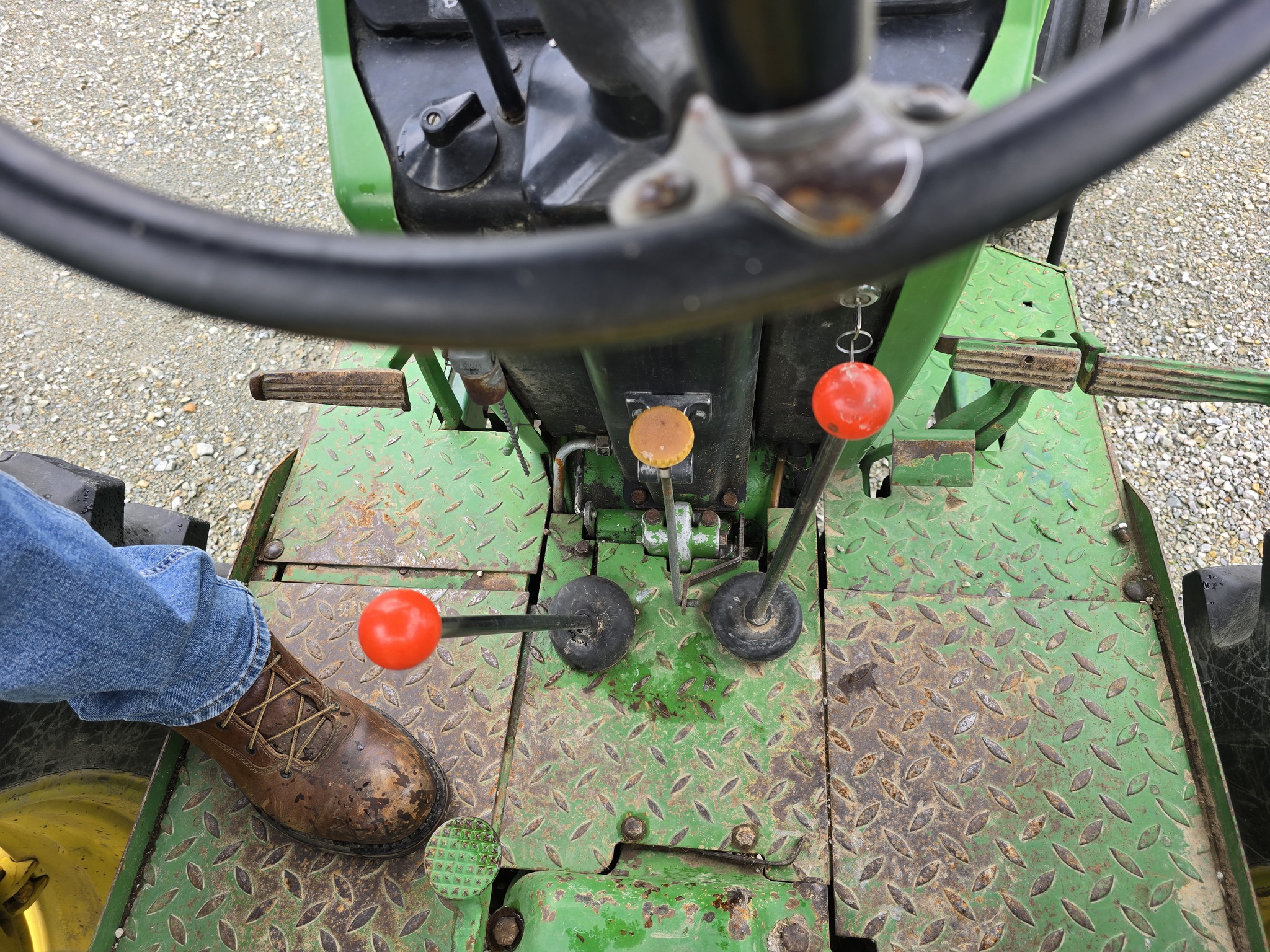 1984 John Deere 2950 Image 23