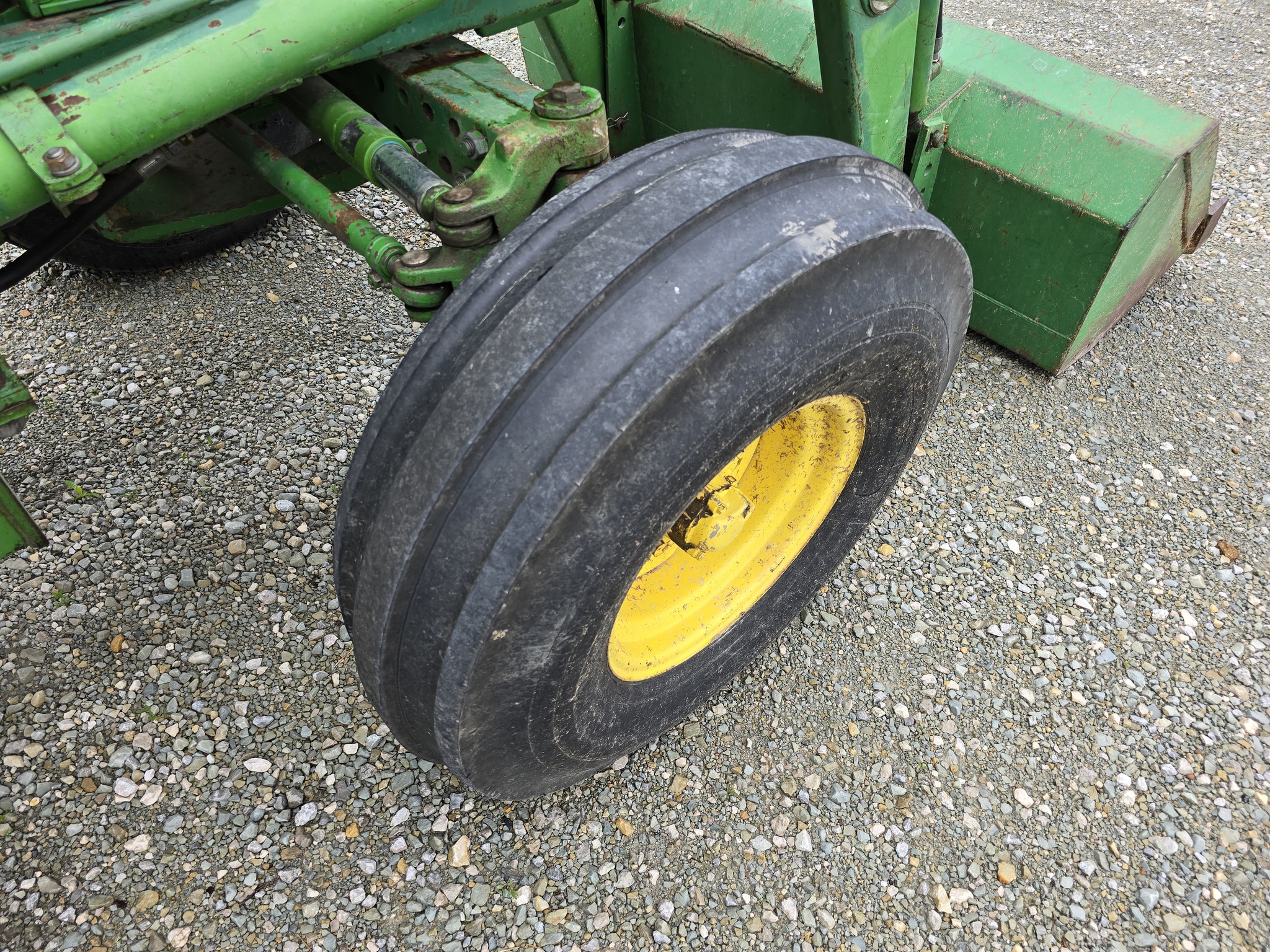 1984 John Deere 2950 Image 28