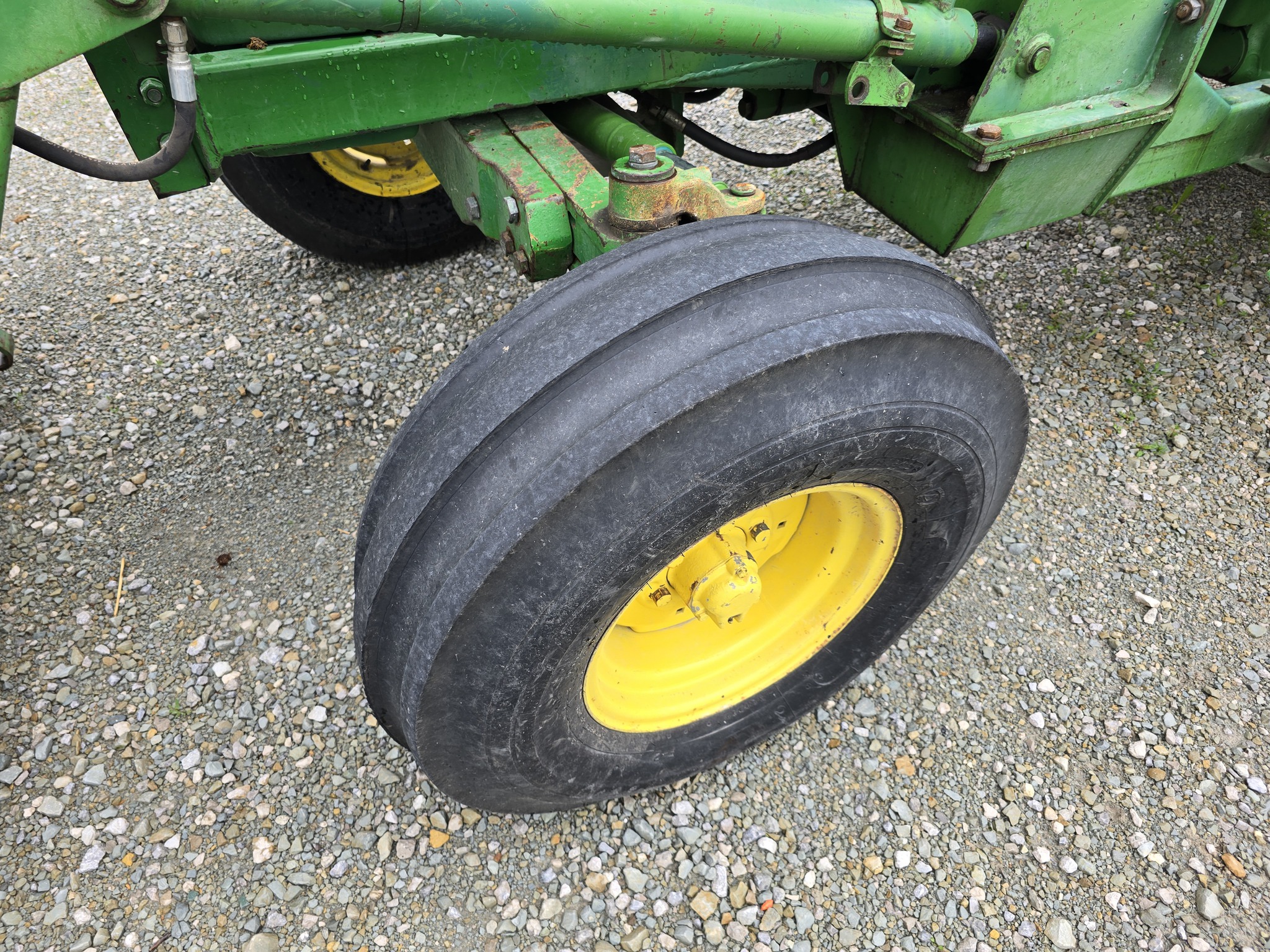 1984 John Deere 2950 Image 29
