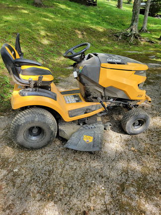 Photo of 2022 Cub Cadet LX42 KH