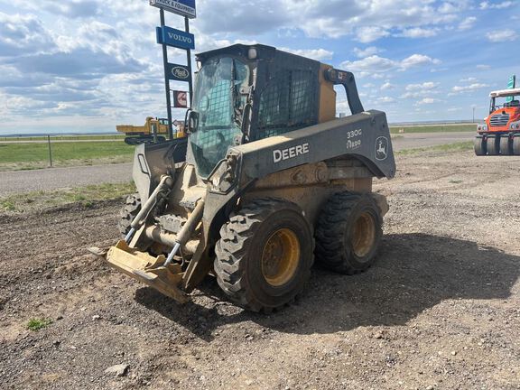 Photo of a 2023 John Deere 330G