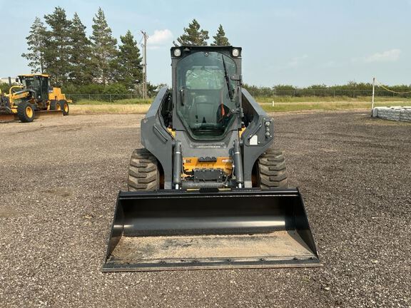 2023 John Deere 330G