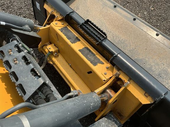 2023 John Deere 330G