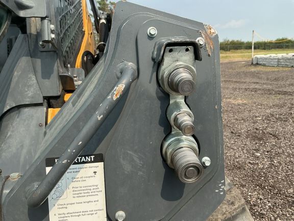 2023 John Deere 330G