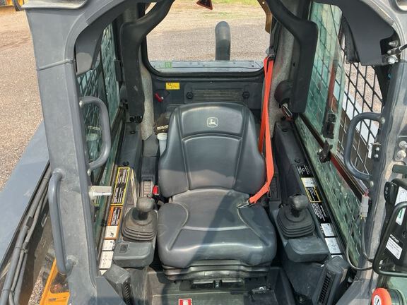 2023 John Deere 330G