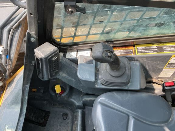 2023 John Deere 330G
