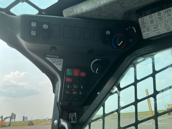 2023 John Deere 330G