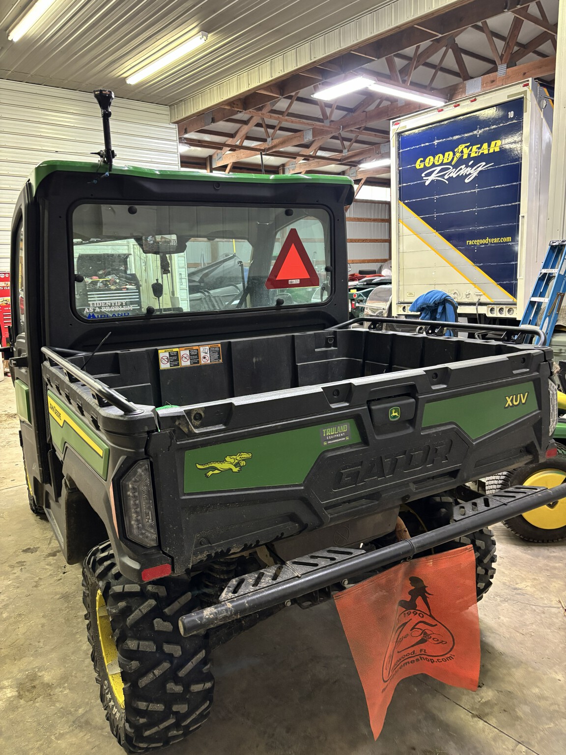 2025 John Deere XUV 845R Premium Cab Image 7