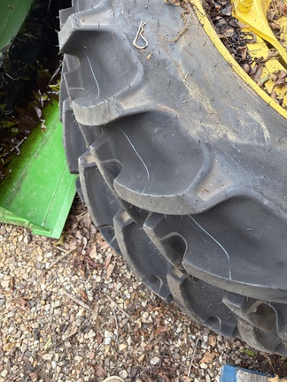 John Deere 320/90R-42
