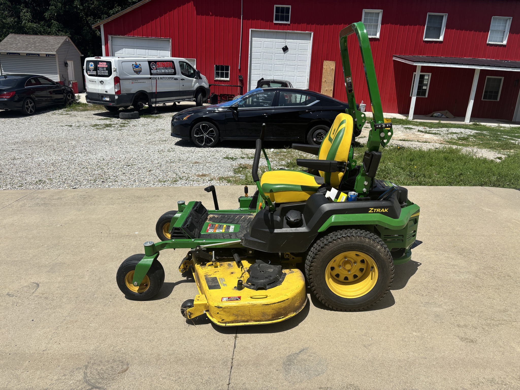Used 2022 John Deere Z530R Zero Turn Mowers at Koenig Equipment in Franklin, IN - PhotoXL3