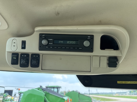 Used 2018 John Deere 6195R Row Crop Tractors at Horizon Ag & Turf in Lloydminster, AB - Photo5