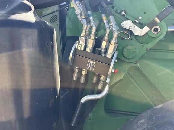 Used 2018 John Deere 6195R Row Crop Tractors at Horizon Ag & Turf in Lloydminster, AB - Photo4