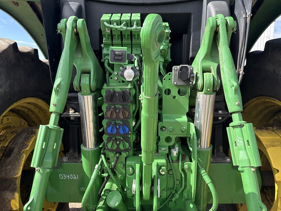 Used 2018 John Deere 6195R Row Crop Tractors at Horizon Ag & Turf in Lloydminster, AB - Photo8