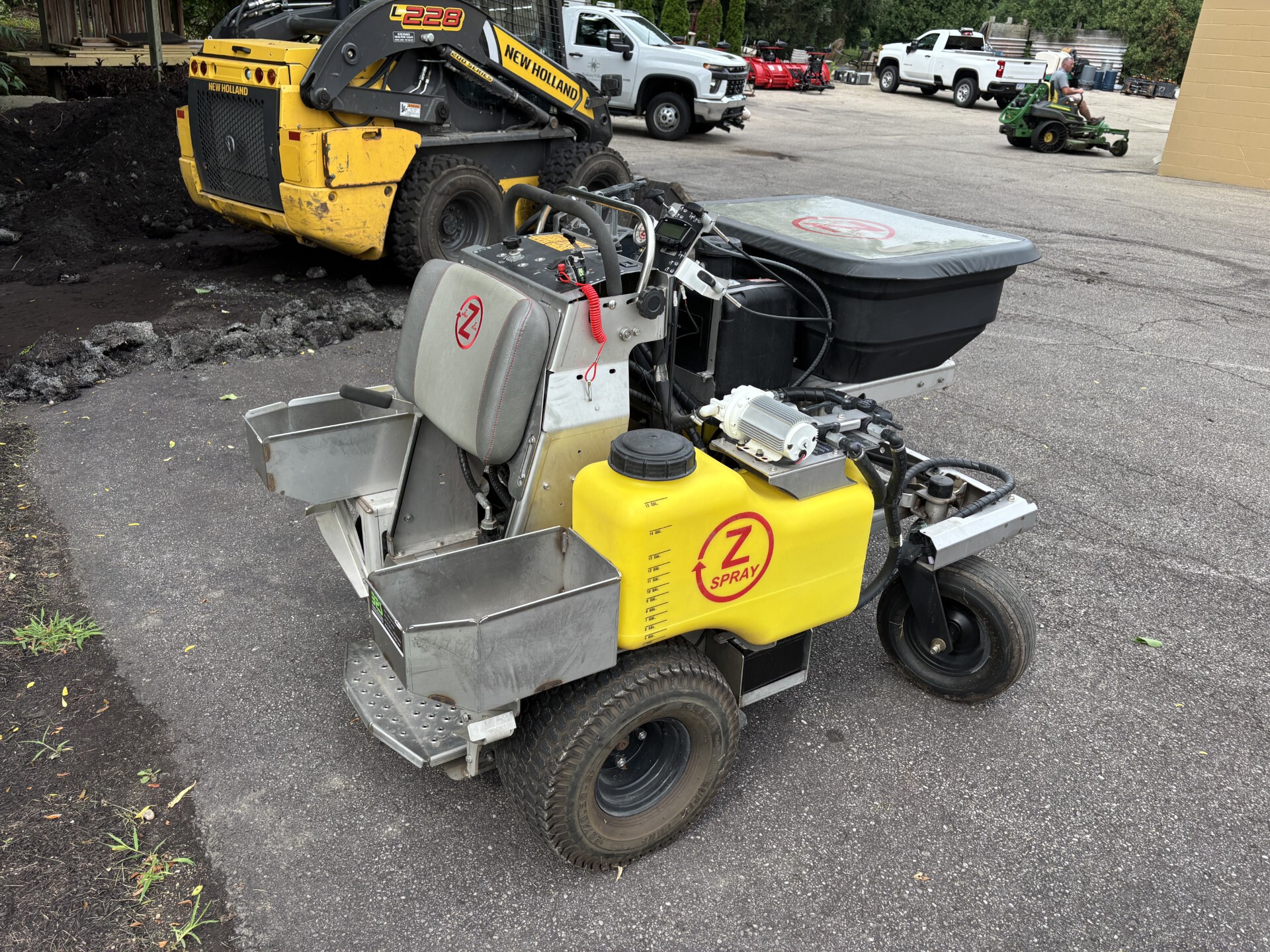 Used 2019 John Deere zspray Turf Sprayers at Koenig Equipment in Germantown, OH - PhotoXL2