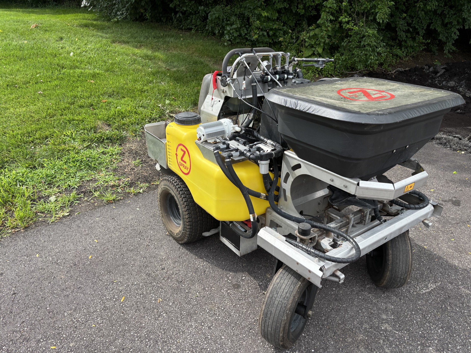 Used 2019 John Deere zspray Turf Sprayers at Koenig Equipment in Germantown, OH - PhotoXL1