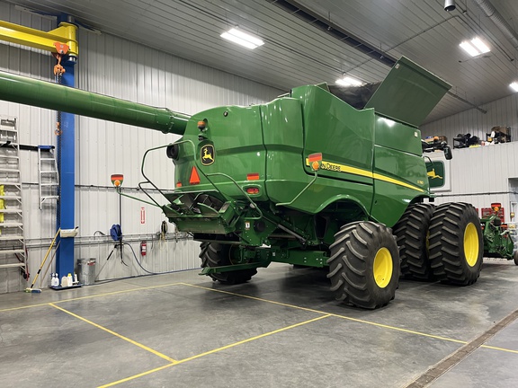Used 2018 John Deere S780 Combines at Horizon Ag & Turf in High Prairie, AB - Photo2