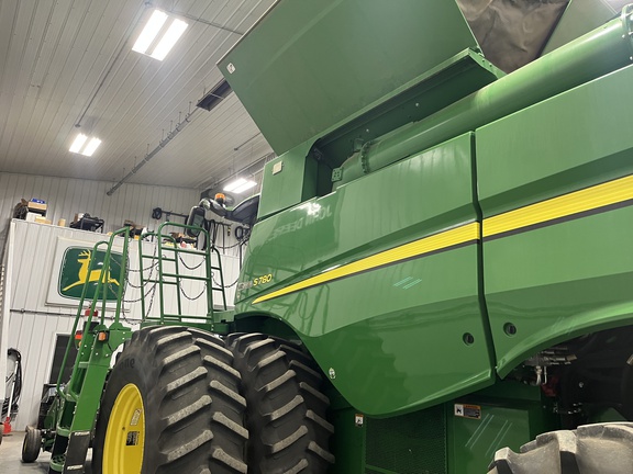 Used 2018 John Deere S780 Combines at Horizon Ag & Turf in High Prairie, AB - Photo10