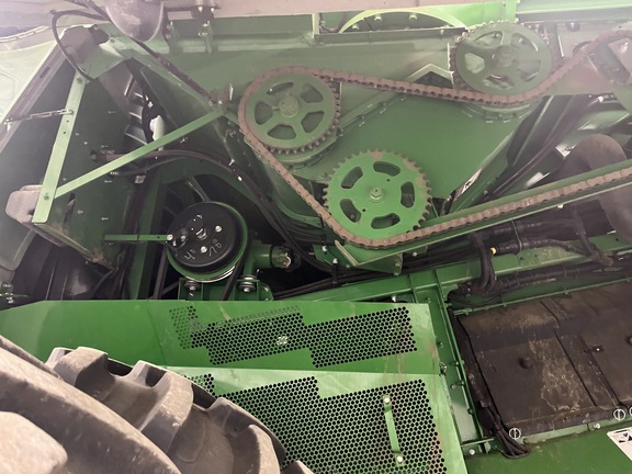 Used 2018 John Deere S780 Combines at Horizon Ag & Turf in High Prairie, AB - Photo16