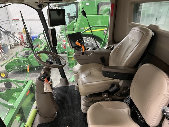 Used 2018 John Deere S780 Combines at Horizon Ag & Turf in High Prairie, AB - Photo19