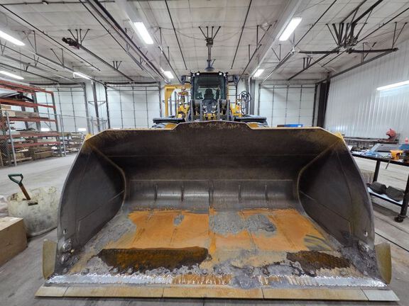 2022 John Deere 844L