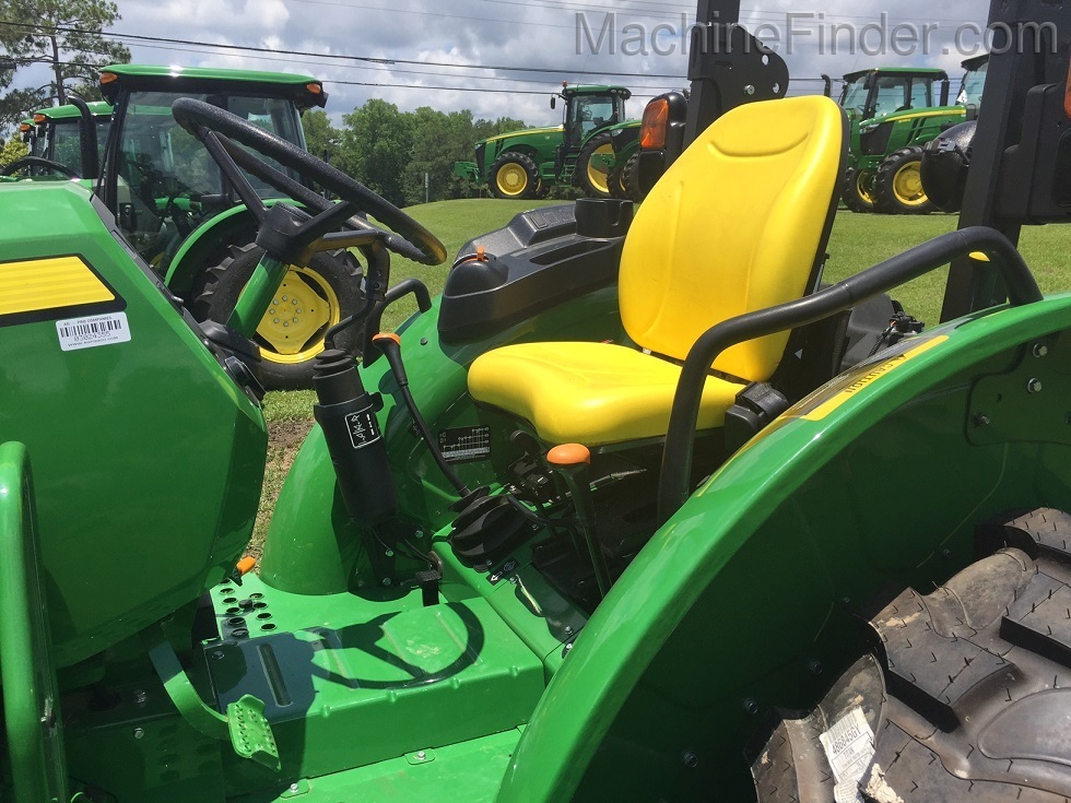 2021 John Deere 5045E Image 4