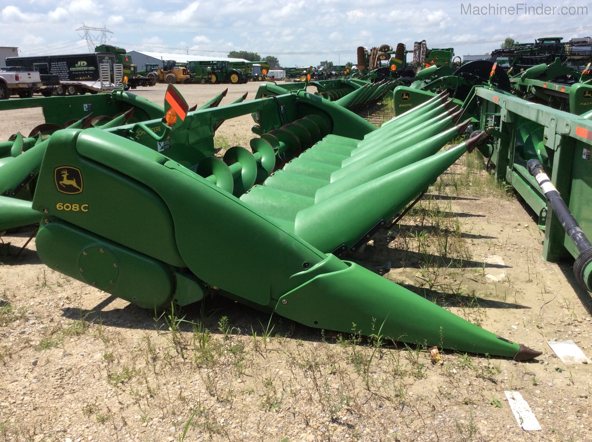 2011 John Deere 608C Image 5