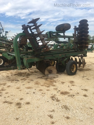 John Deere 335 Image 1