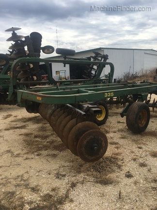 John Deere 335 Image 7