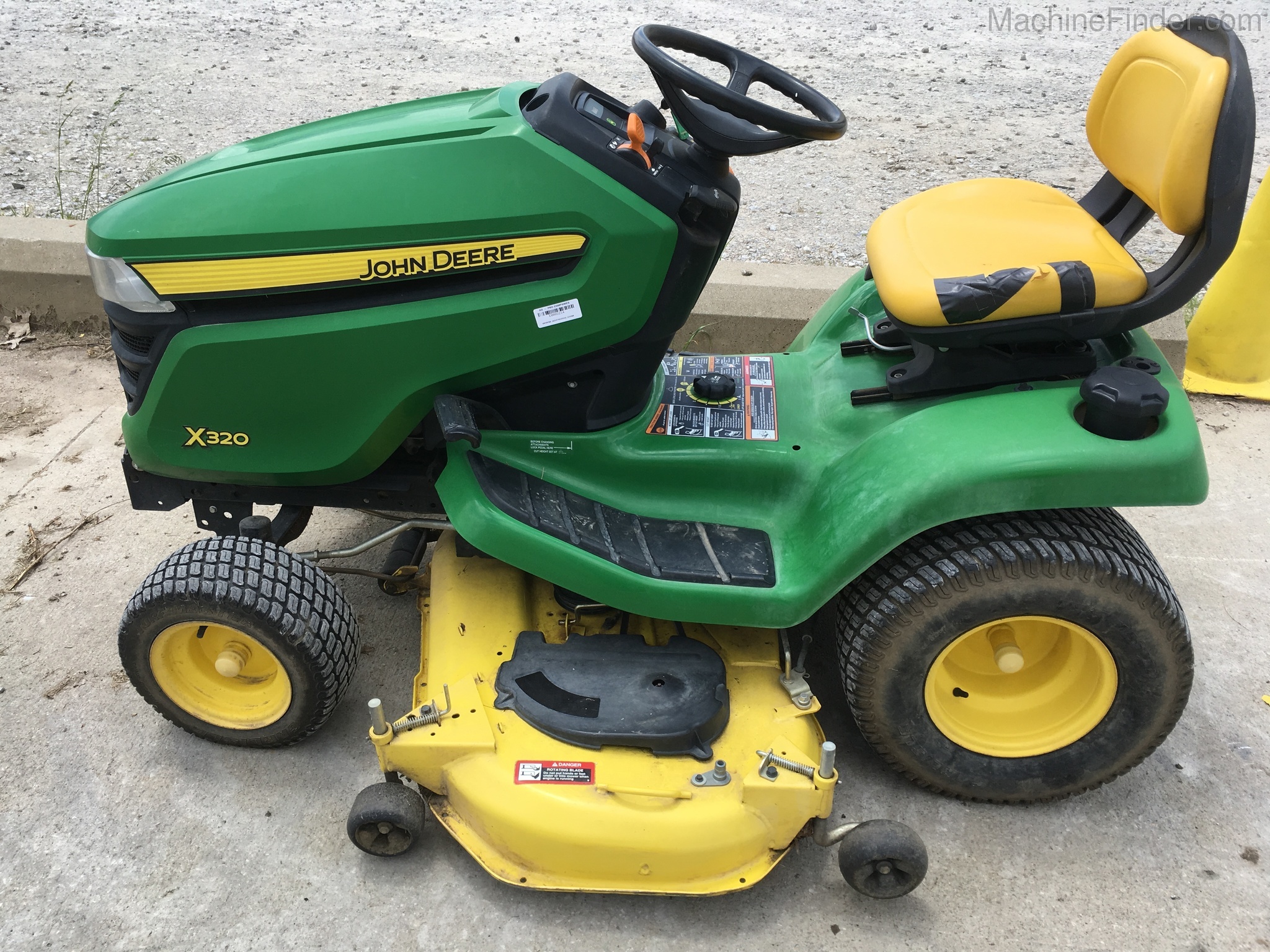 2014 John Deere X320 Image 1