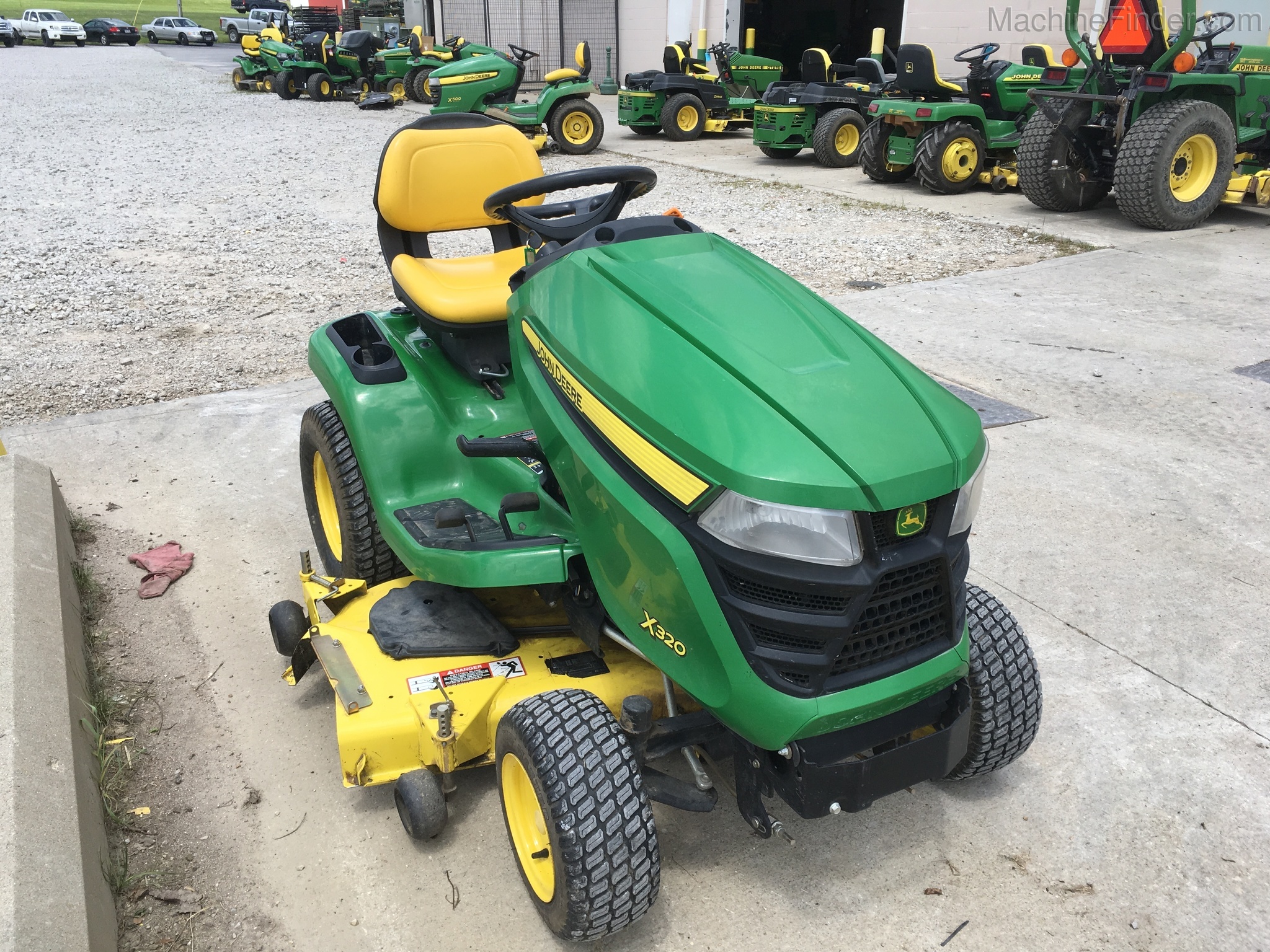 2014 John Deere X320 Image 3