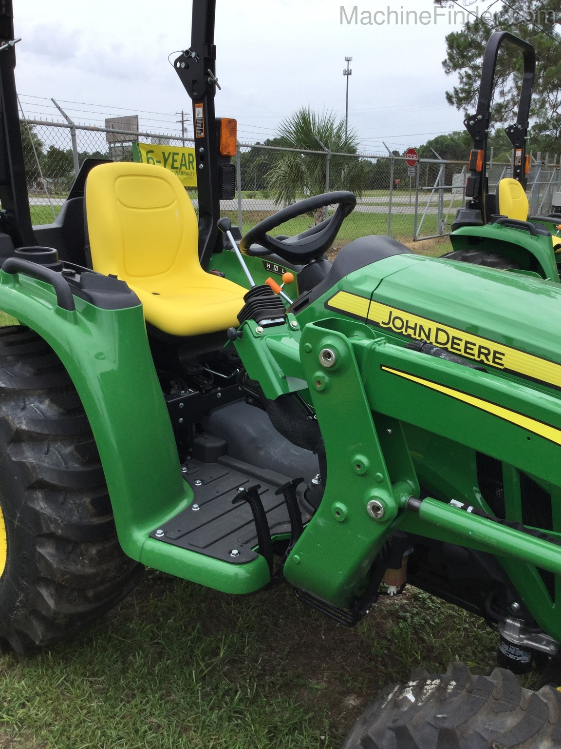 2020 John Deere 3032E Image 8