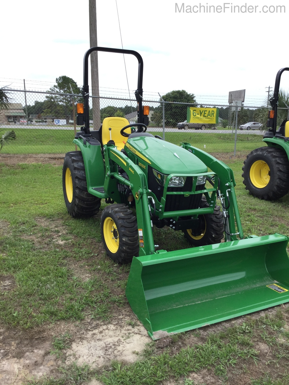 2020 John Deere 3032E Image 2