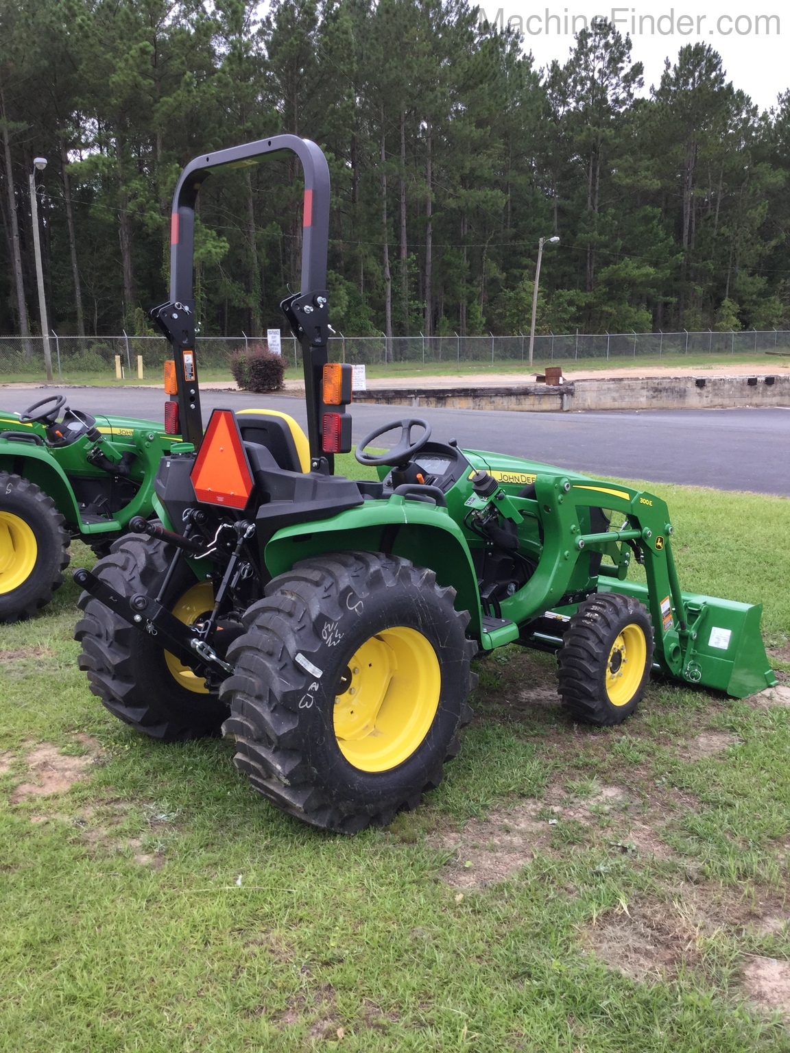 2020 John Deere 3032E Image 6