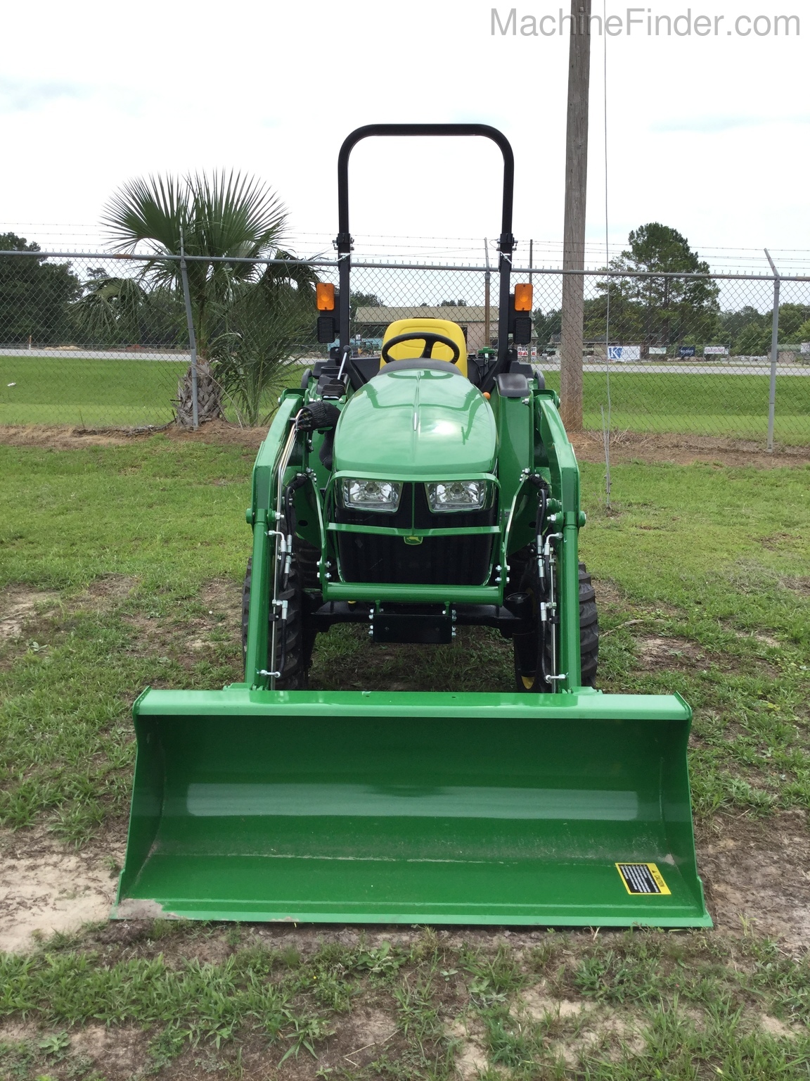 2020 John Deere 3032E Image 3