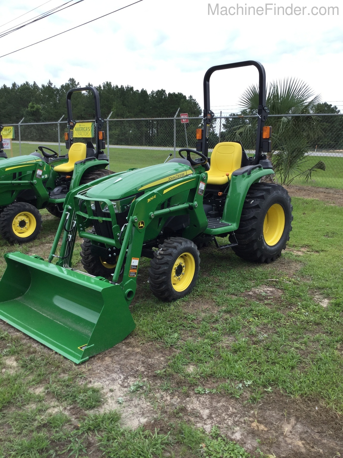 2020 John Deere 3032E Image 1
