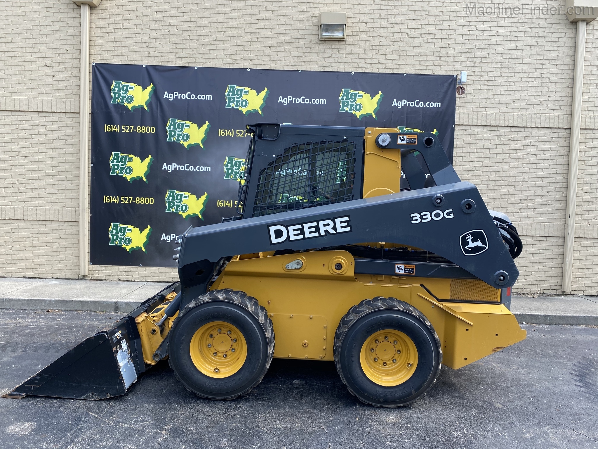 2017 John Deere 330G Image 1