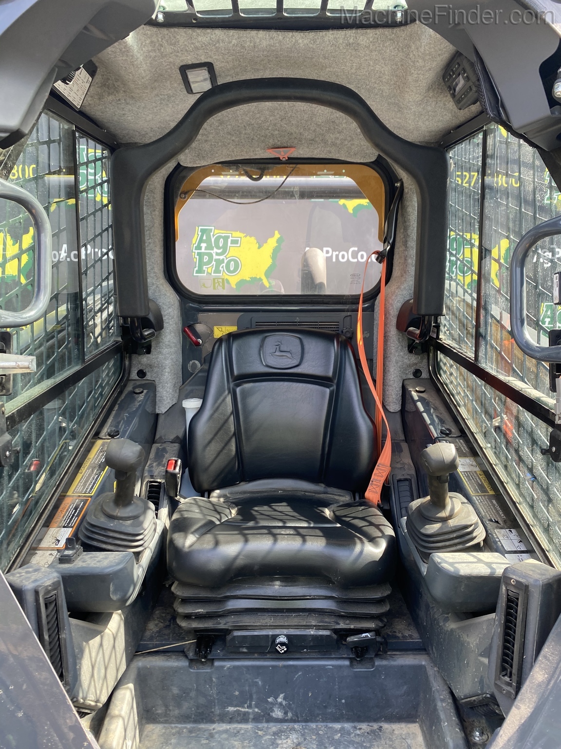 2017 John Deere 330G Image 4