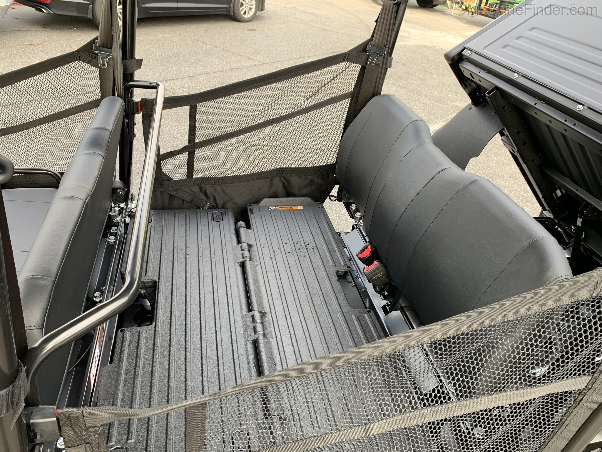 2020 John Deere 825M Image 7