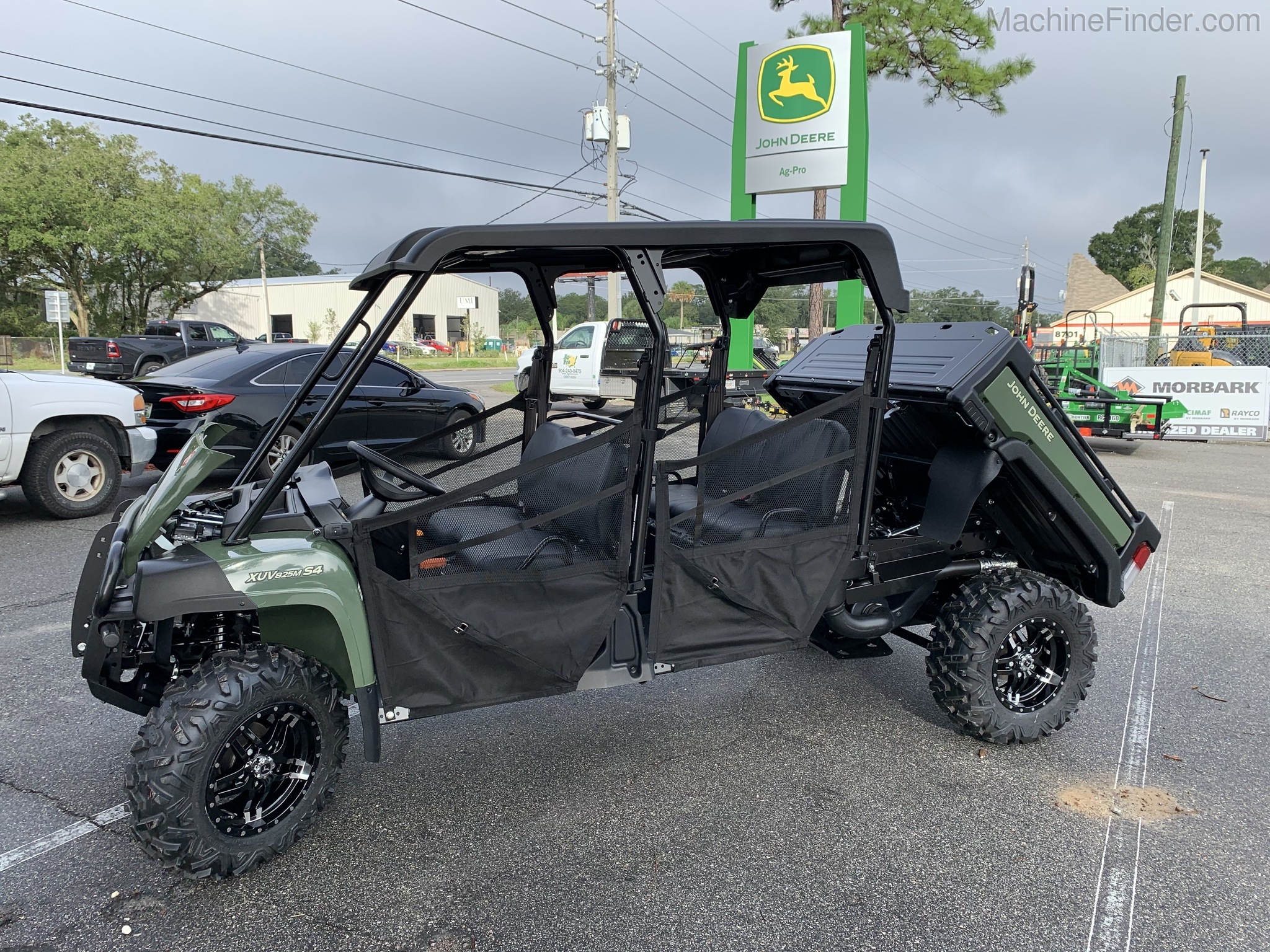 2020 John Deere 825M Image 9