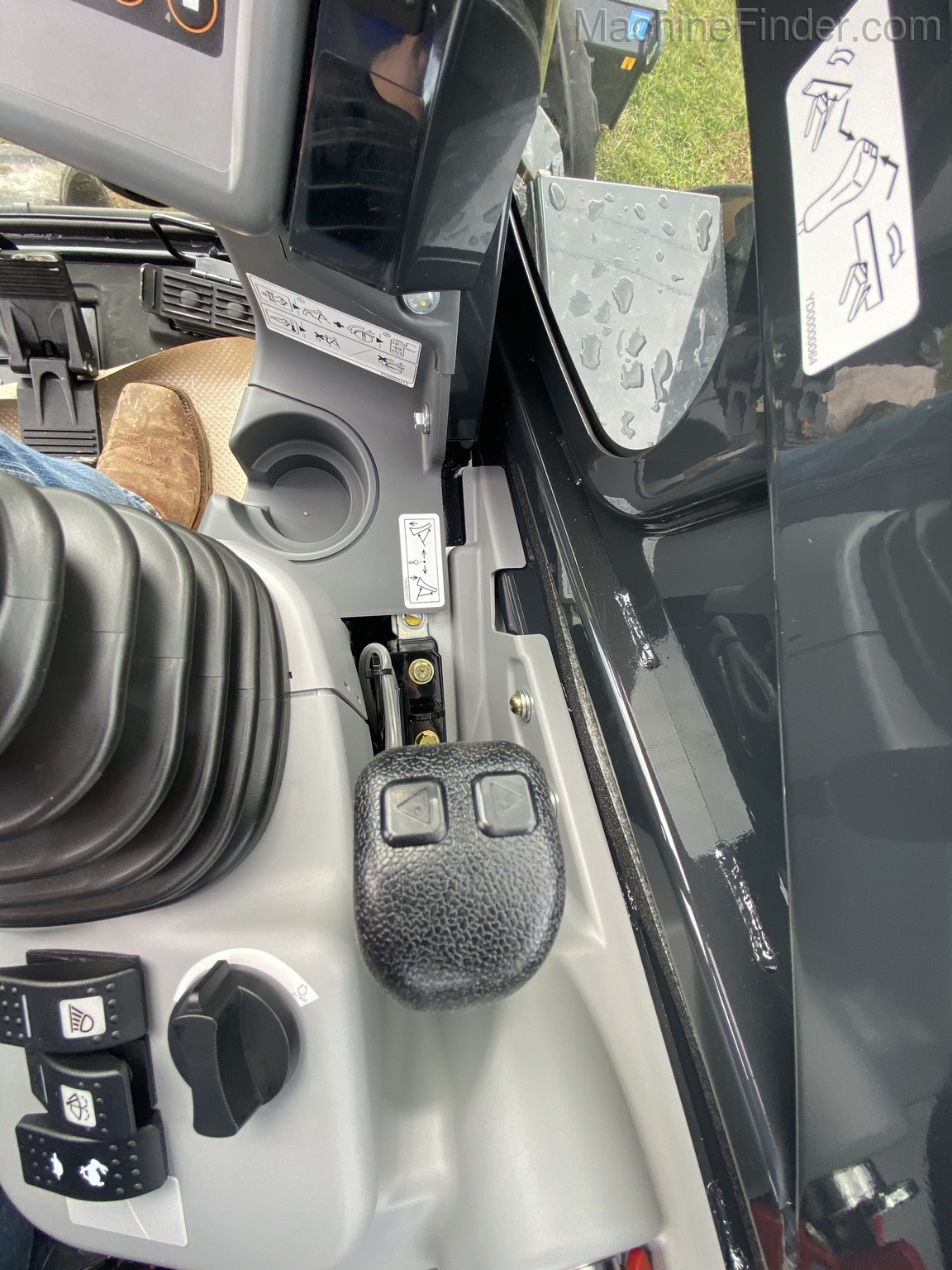 2020 John Deere 60G Image 12