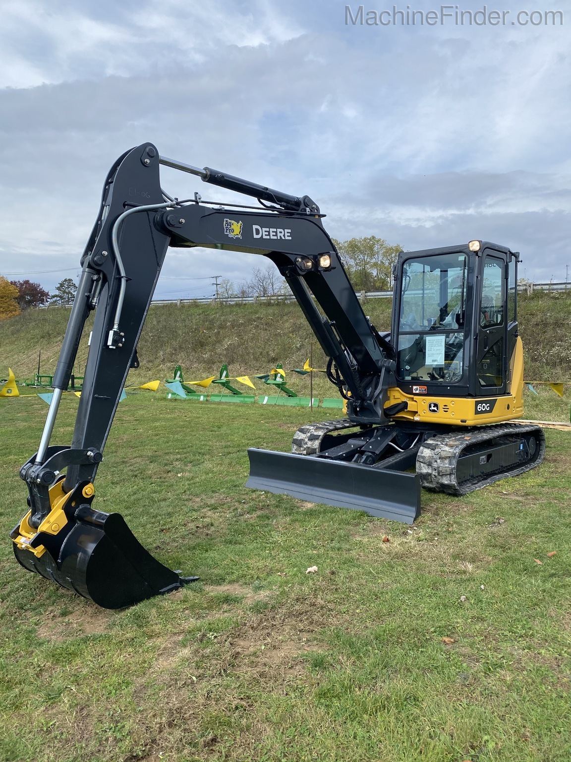 2020 John Deere 60G Image 3