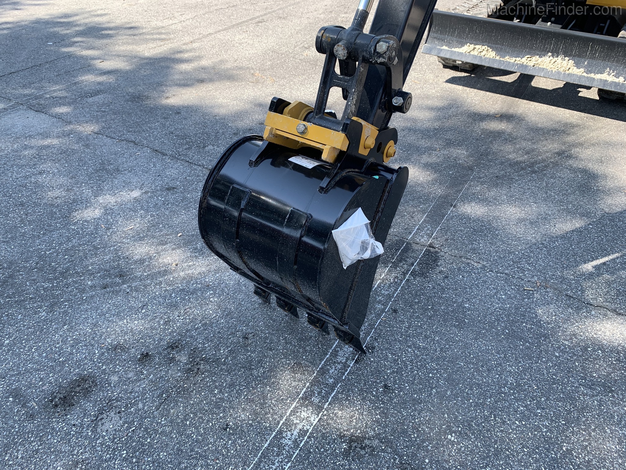 2020 John Deere 26G Image 2