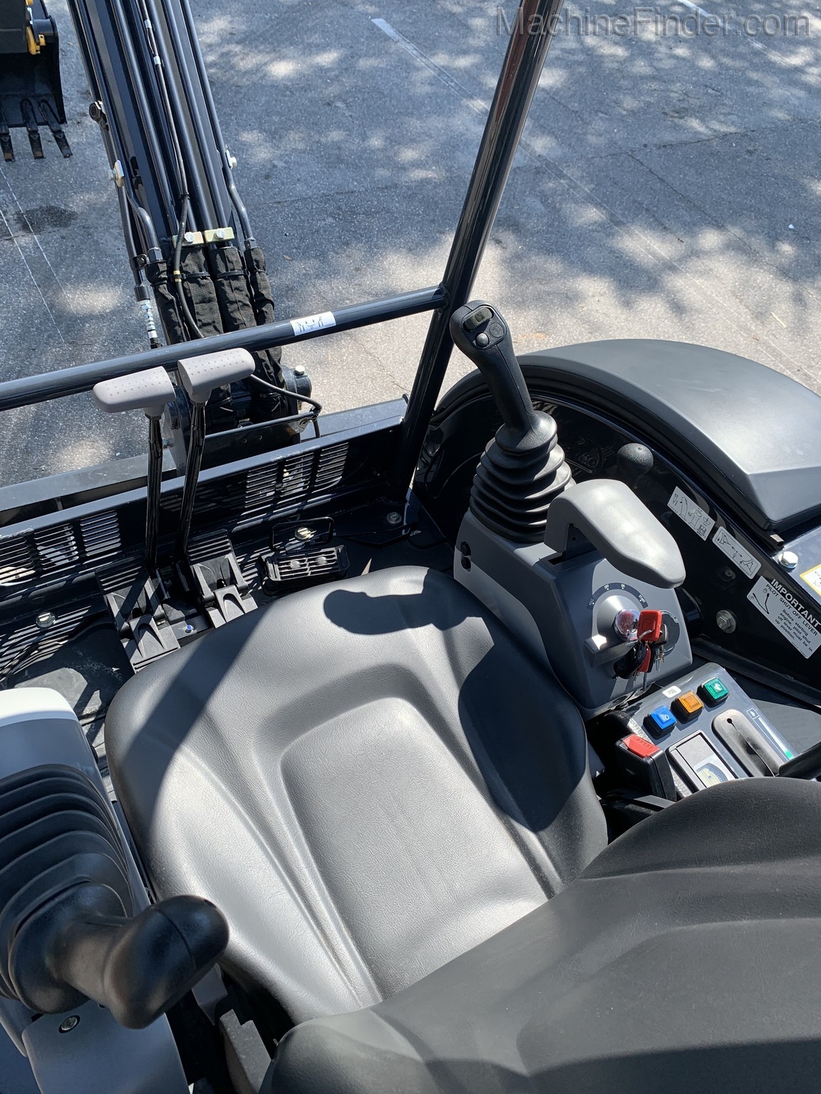 2020 John Deere 26G Image 9