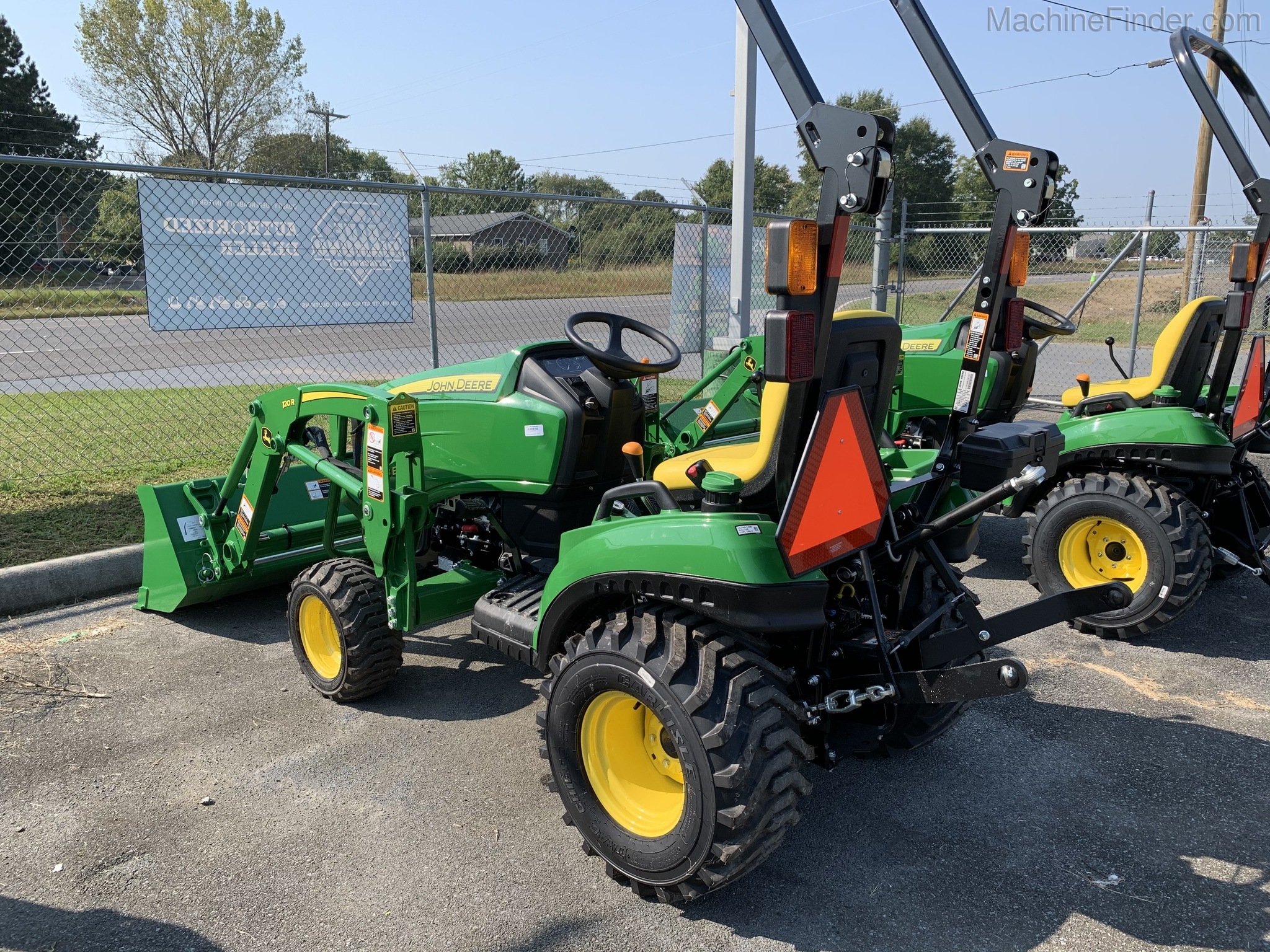 2020 John Deere 1023E Image 2