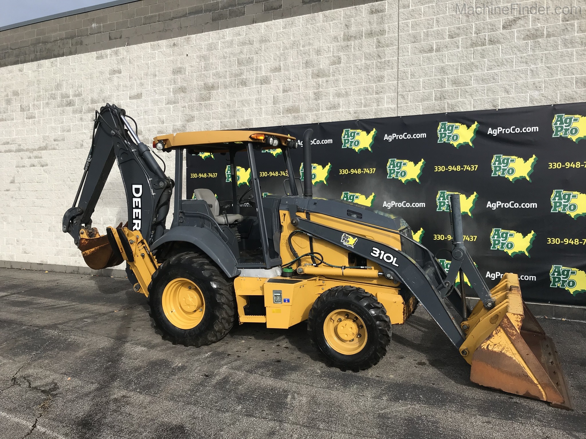 2017 John Deere 310L Image 4