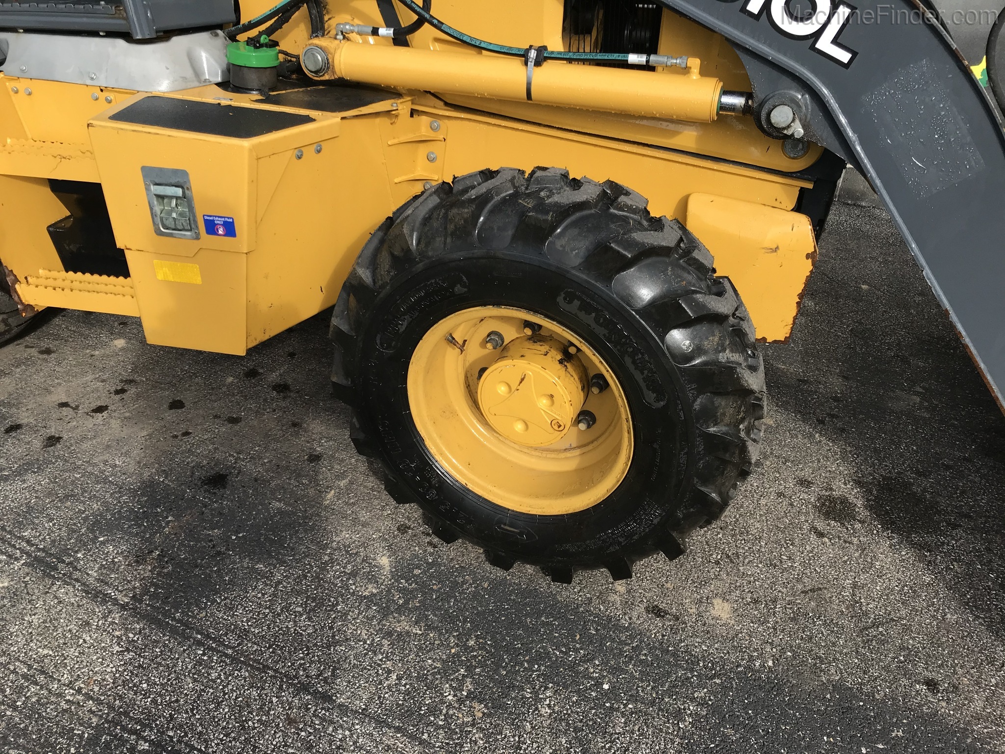 2017 John Deere 310L Image 6